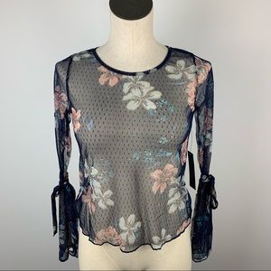Kaii Los Angeles Floral Bell Sleeve Shear Blouse Women’s Small